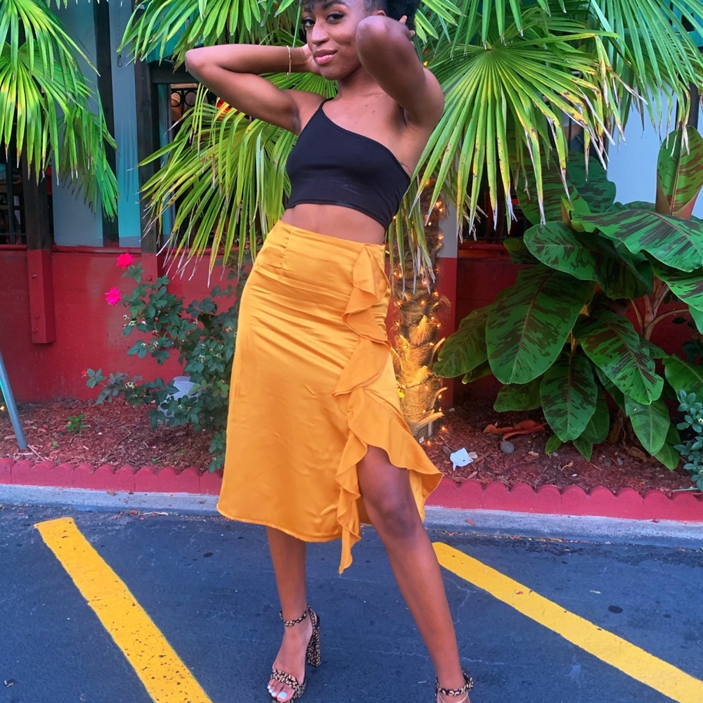 Ruffled Skirt with slit